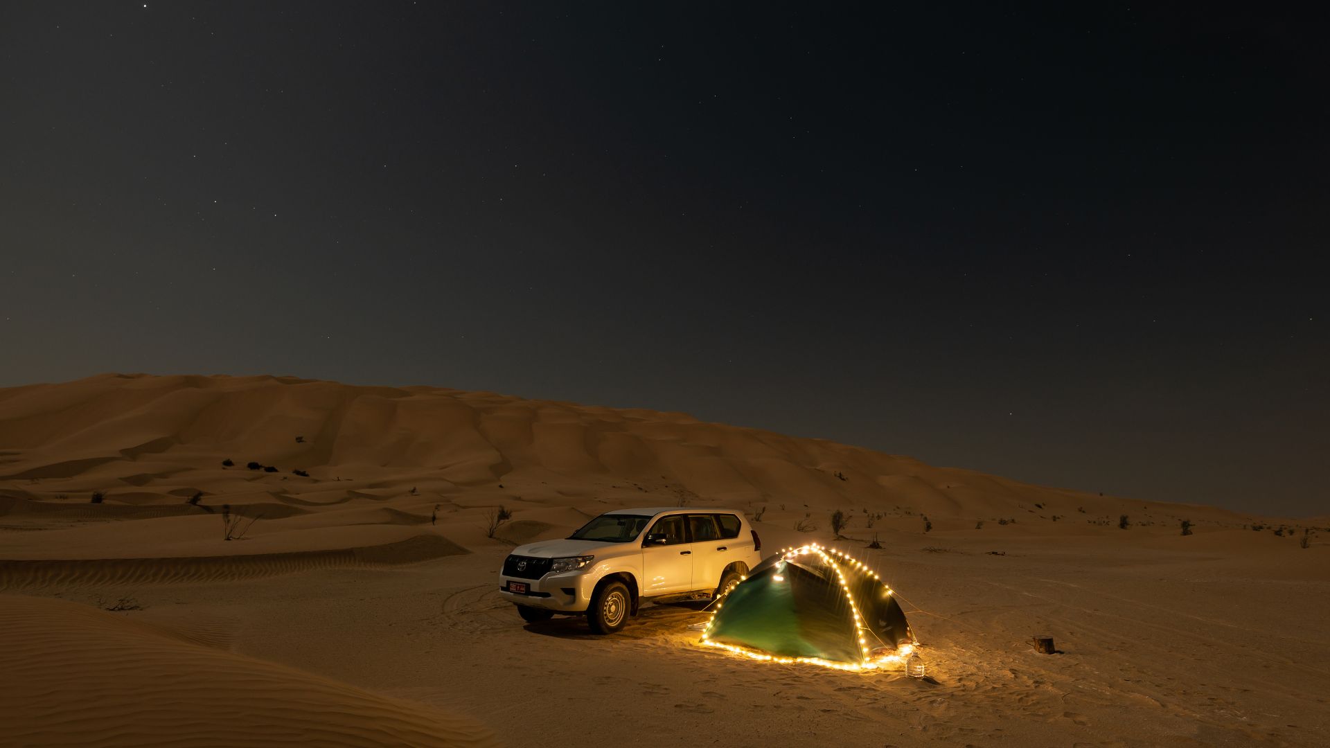 Camping in Dubai with ES, English school for international students