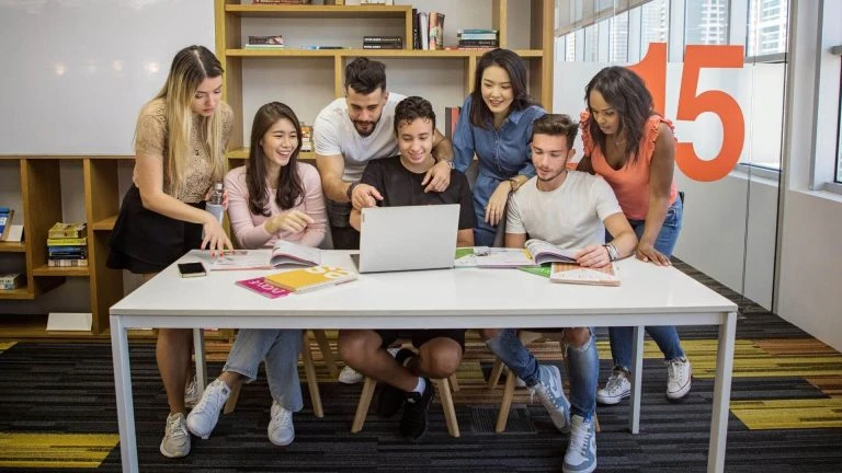 dubai̇'de ielts sinavina hazirlik i̇ngi̇li̇zce okullari